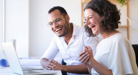 Como calcular horas trabalhadas online?