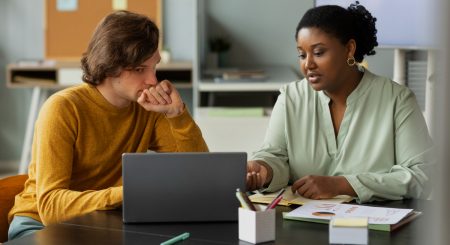 Feedback construtivo: o que é, o que escrever e como fazer